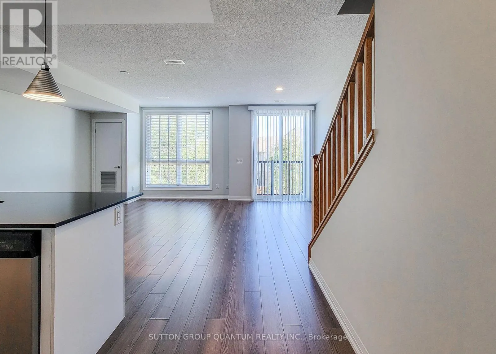 206 - 1206 MAIN STREET E