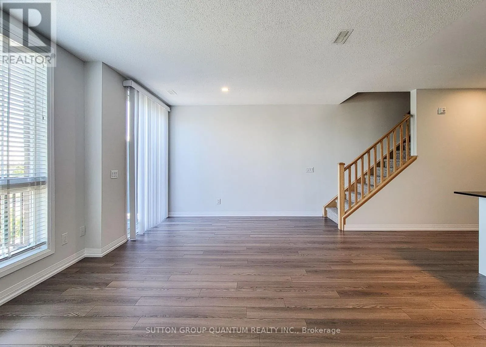 206 - 1206 MAIN STREET E