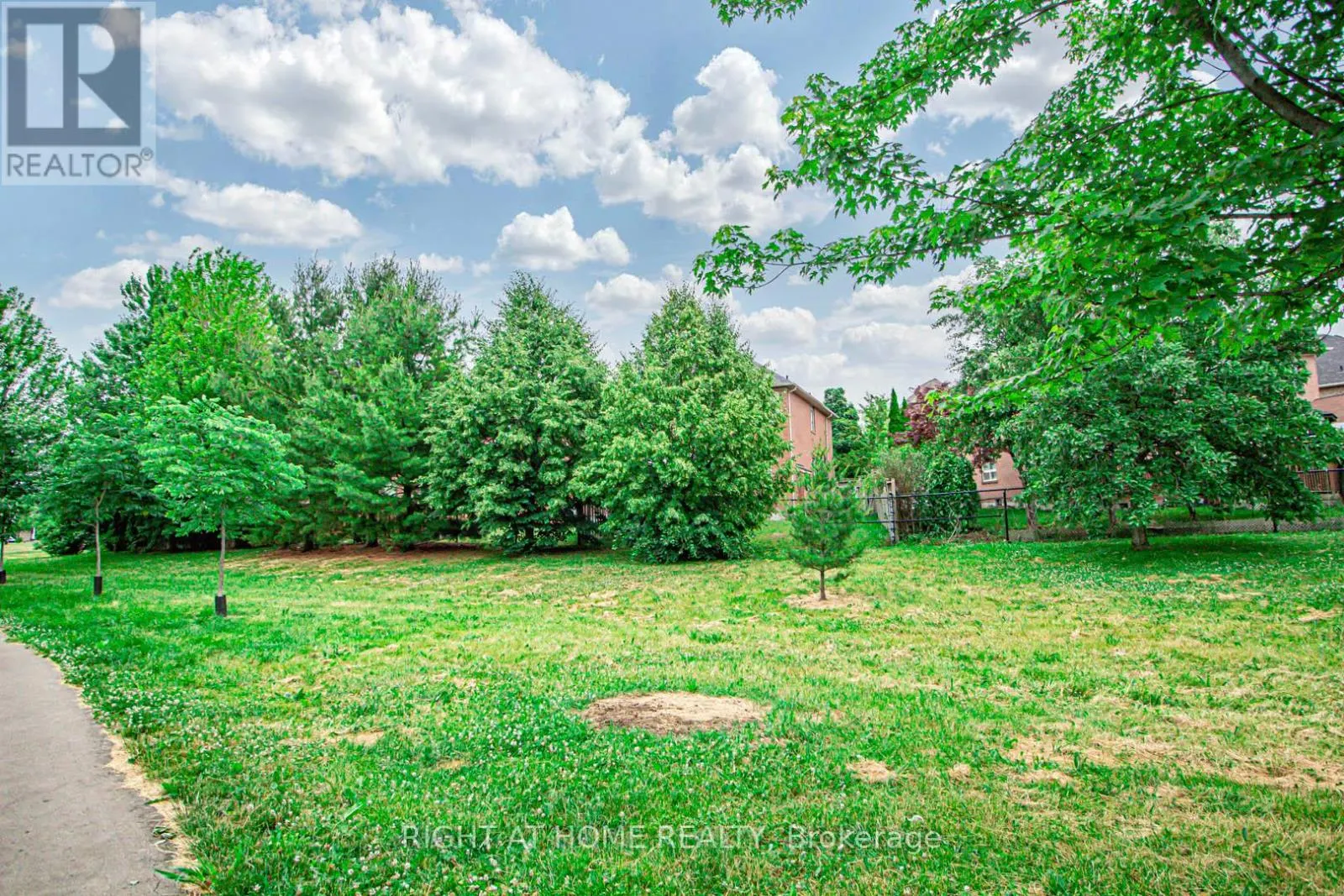 1358 GRANROCK CRESCENT