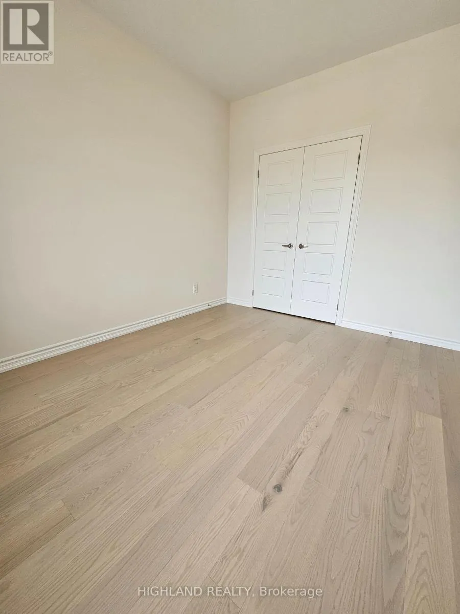 1197 DARTMOUTH CRES CRESCENT