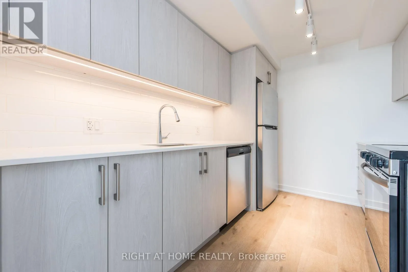 601 - 7 FAIRBANK AVENUE W