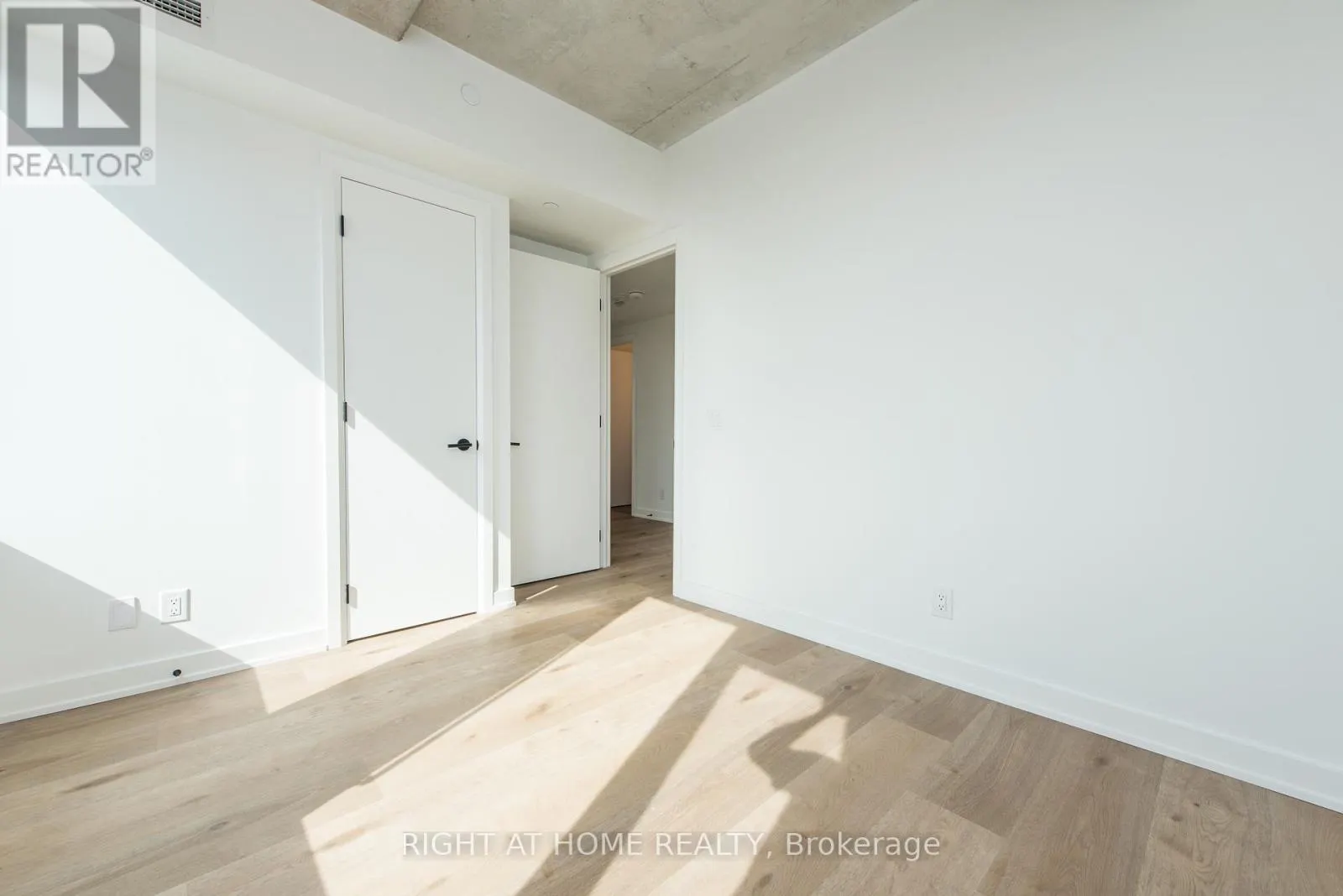 601 - 7 FAIRBANK AVENUE W