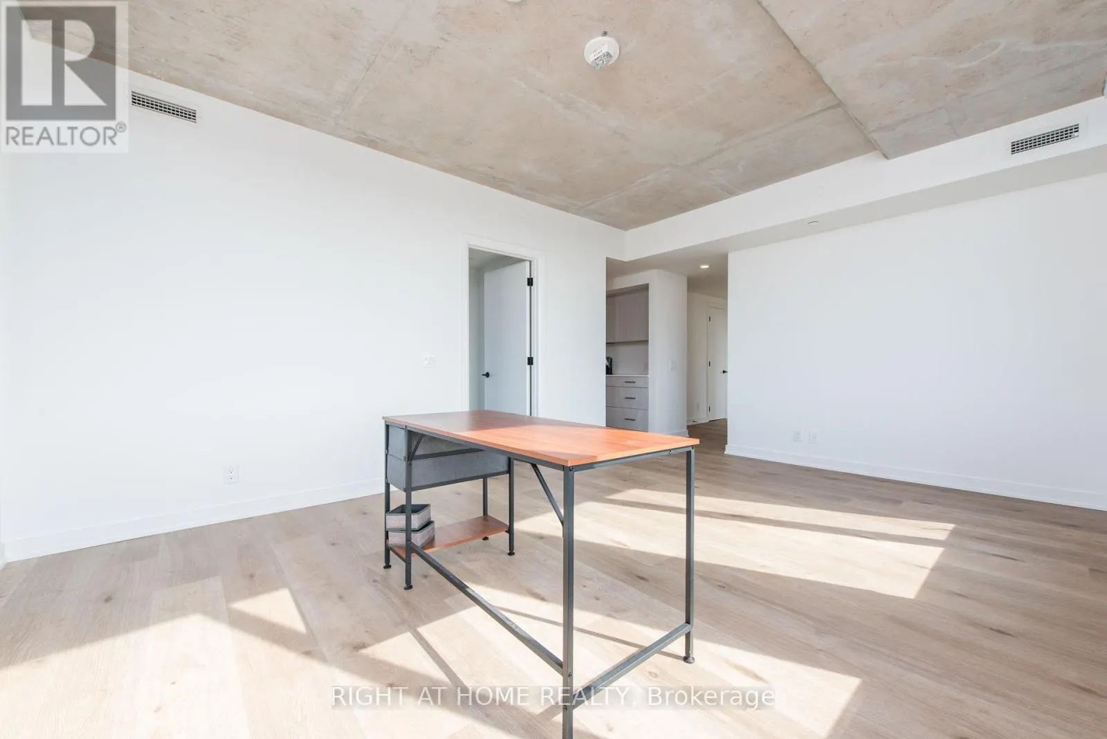 601 - 7 FAIRBANK AVENUE W