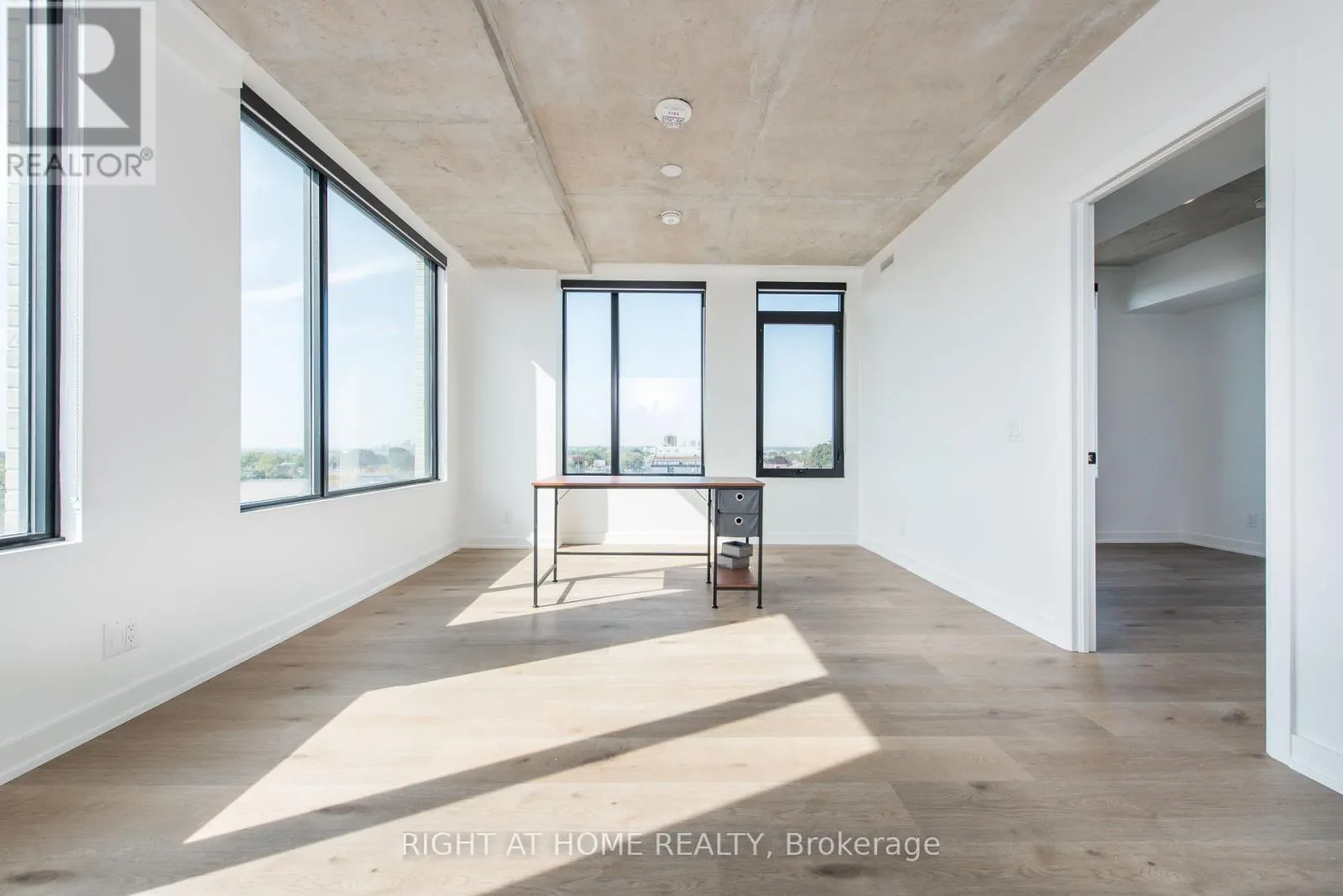601 - 7 FAIRBANK AVENUE W