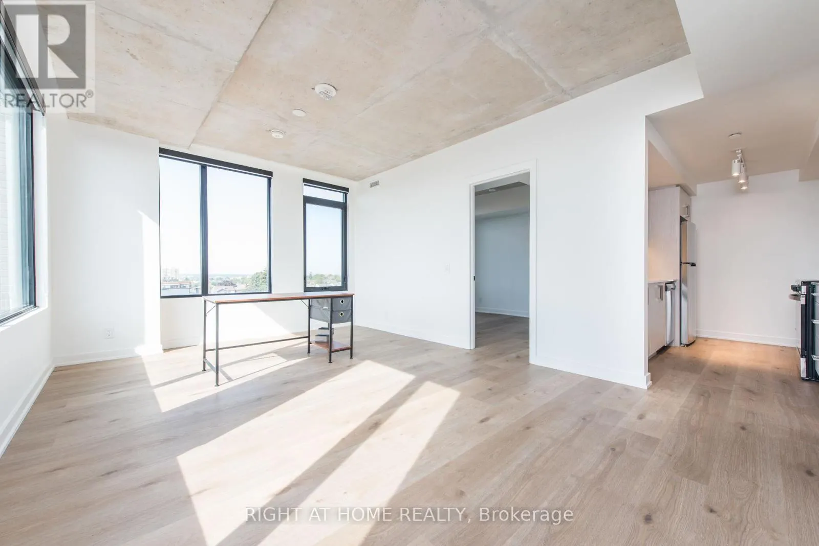 601 - 7 FAIRBANK AVENUE W