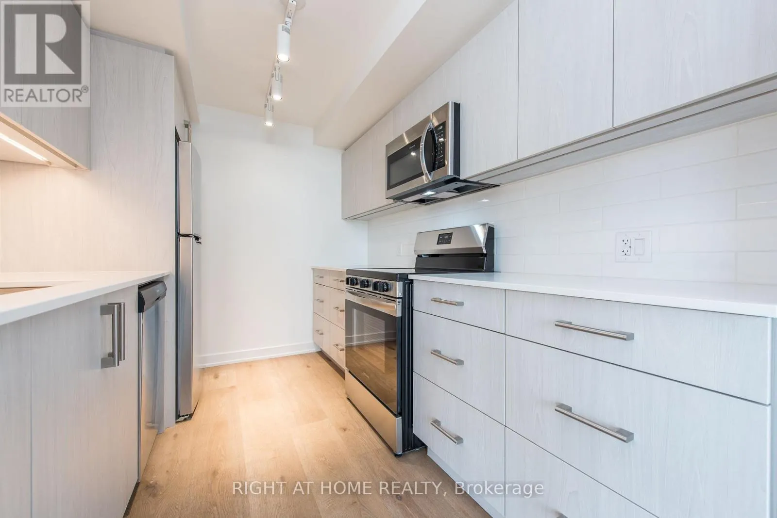 601 - 7 FAIRBANK AVENUE W