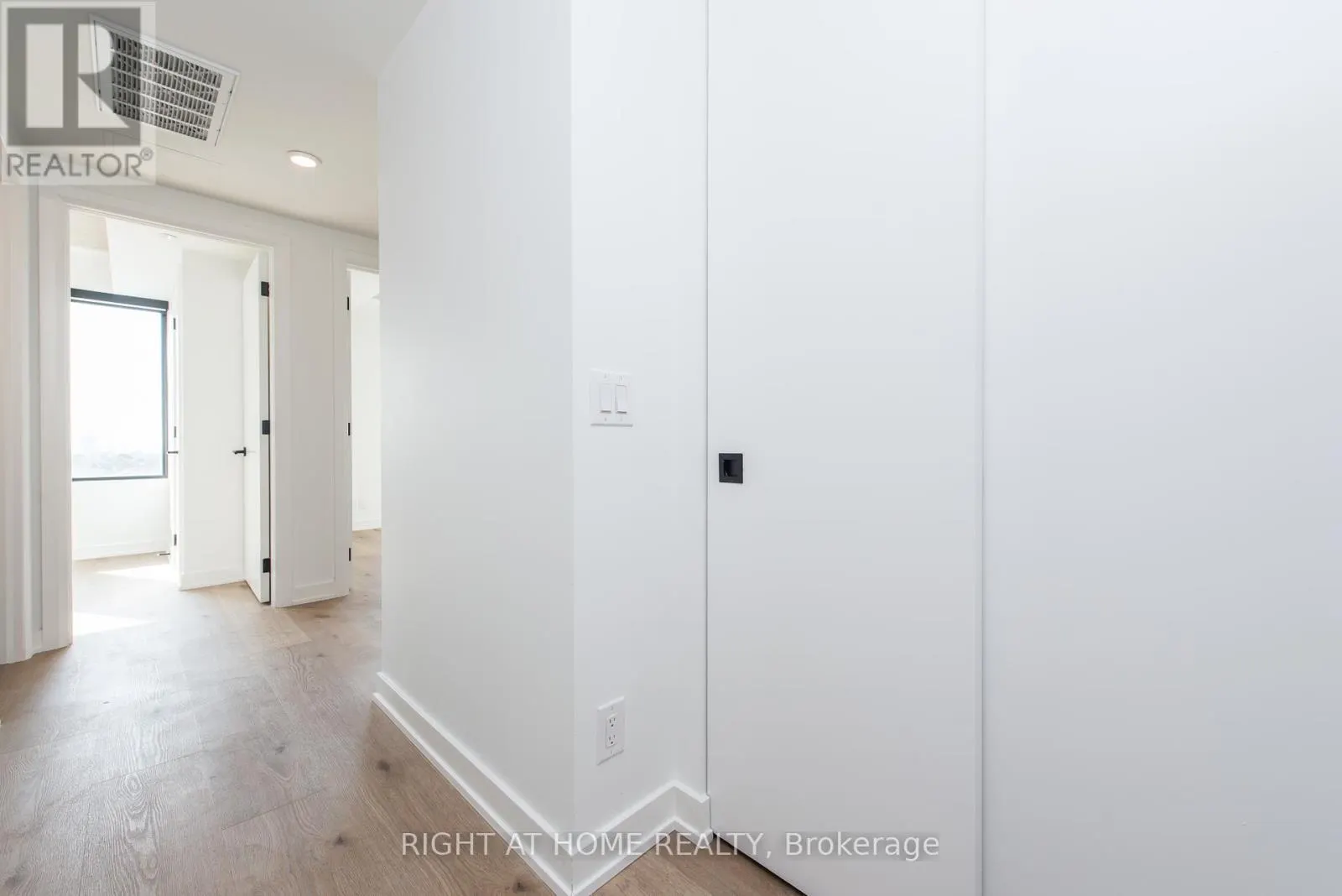 601 - 7 FAIRBANK AVENUE W