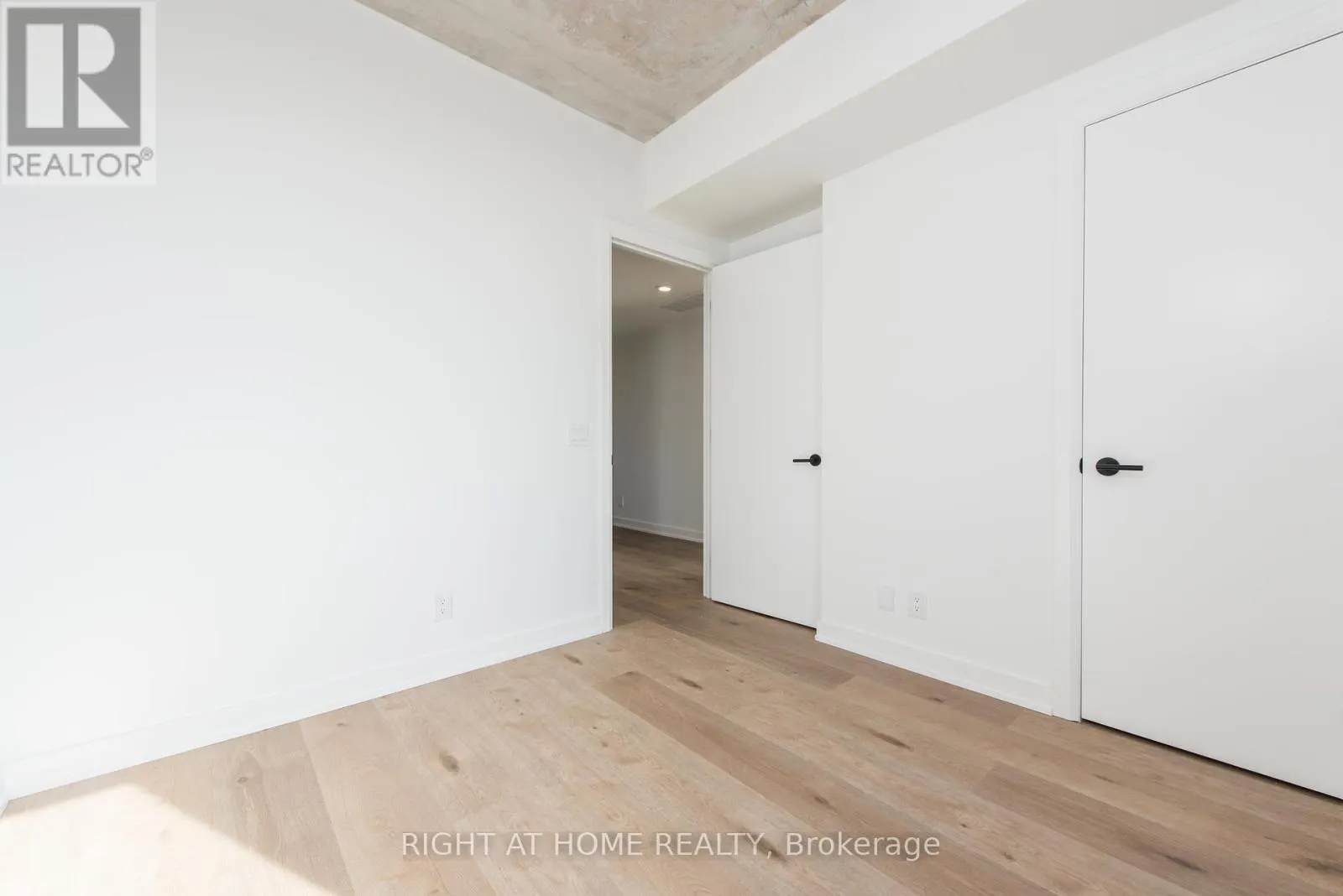 601 - 7 FAIRBANK AVENUE W