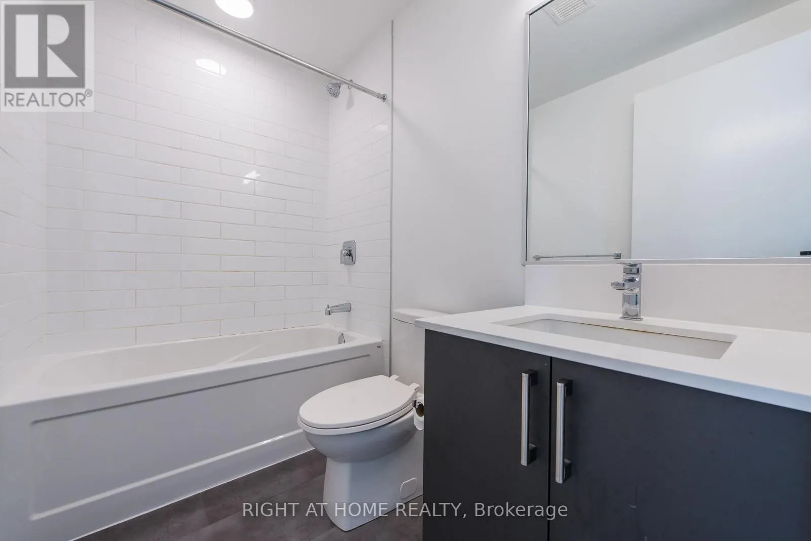 601 - 7 FAIRBANK AVENUE W