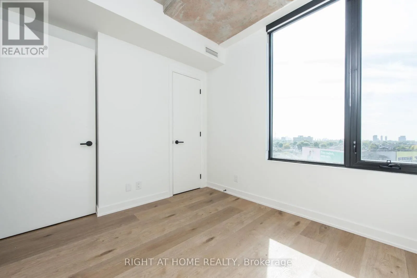 601 - 7 FAIRBANK AVENUE W