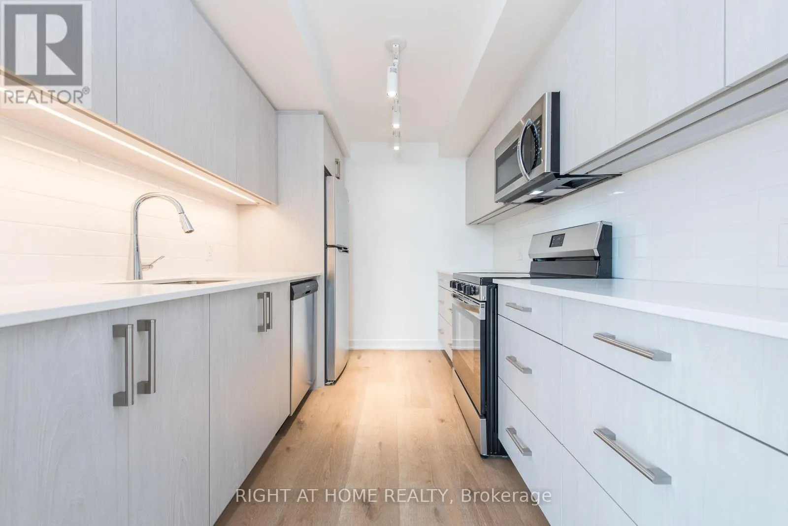 601 - 7 FAIRBANK AVENUE W