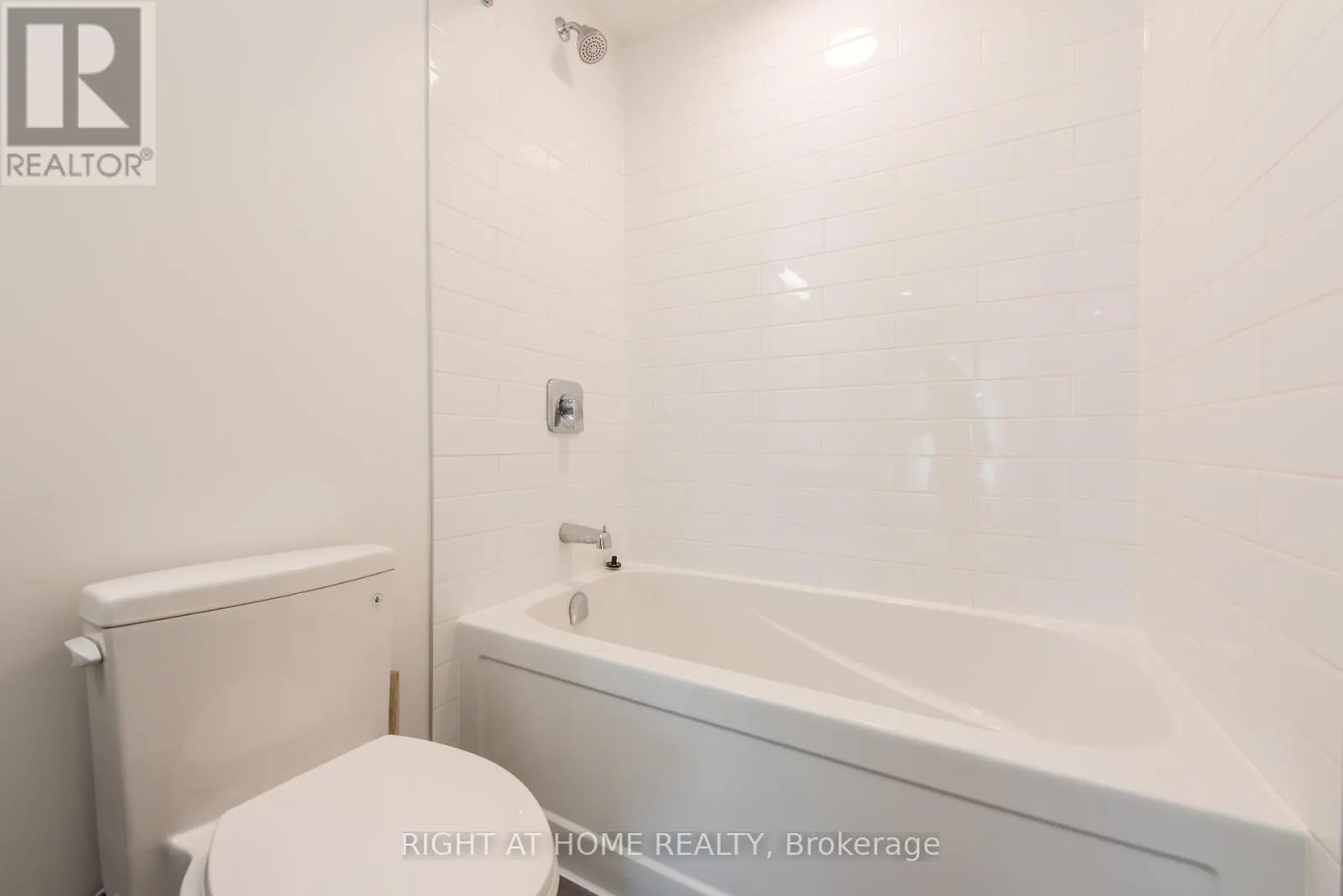601 - 7 FAIRBANK AVENUE W