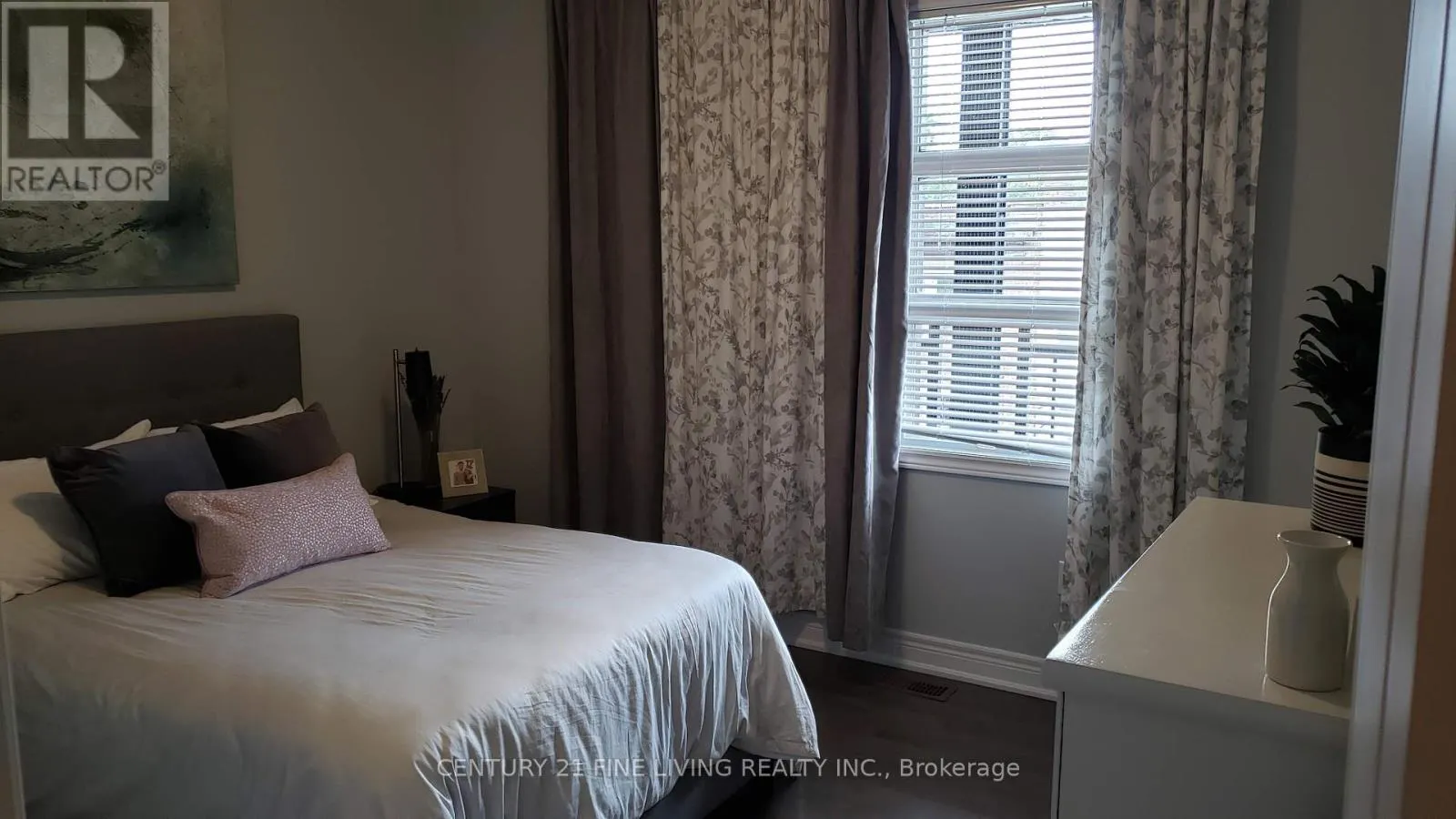 201 - 3077 DUNDAS STREET W