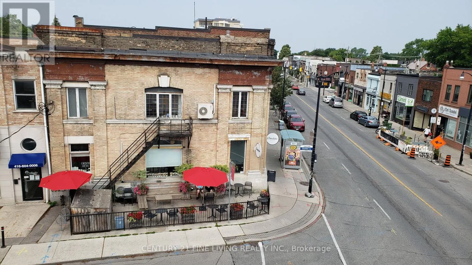 201 - 3077 DUNDAS STREET W