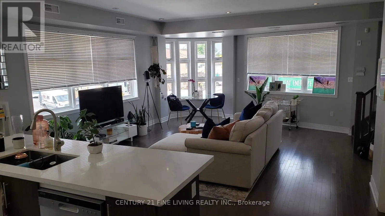 201 - 3077 DUNDAS STREET W