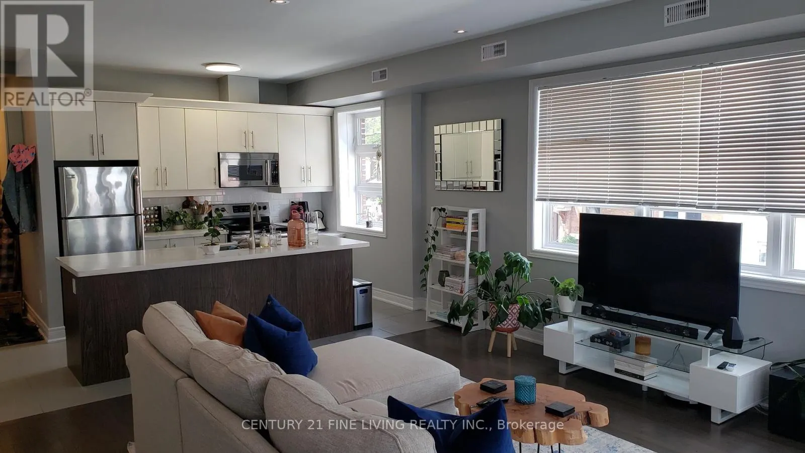 201 - 3077 DUNDAS STREET W