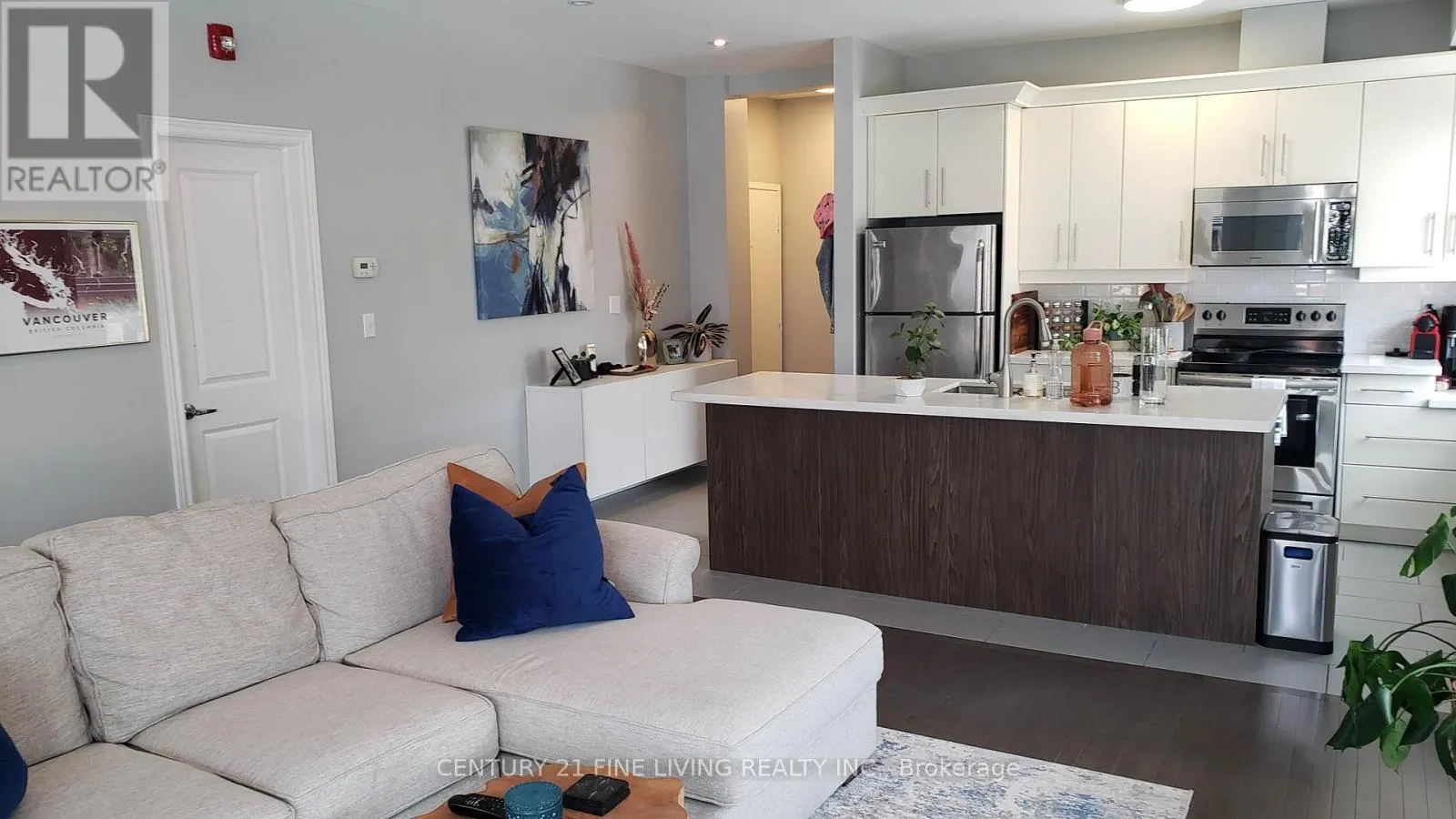 201 - 3077 DUNDAS STREET W