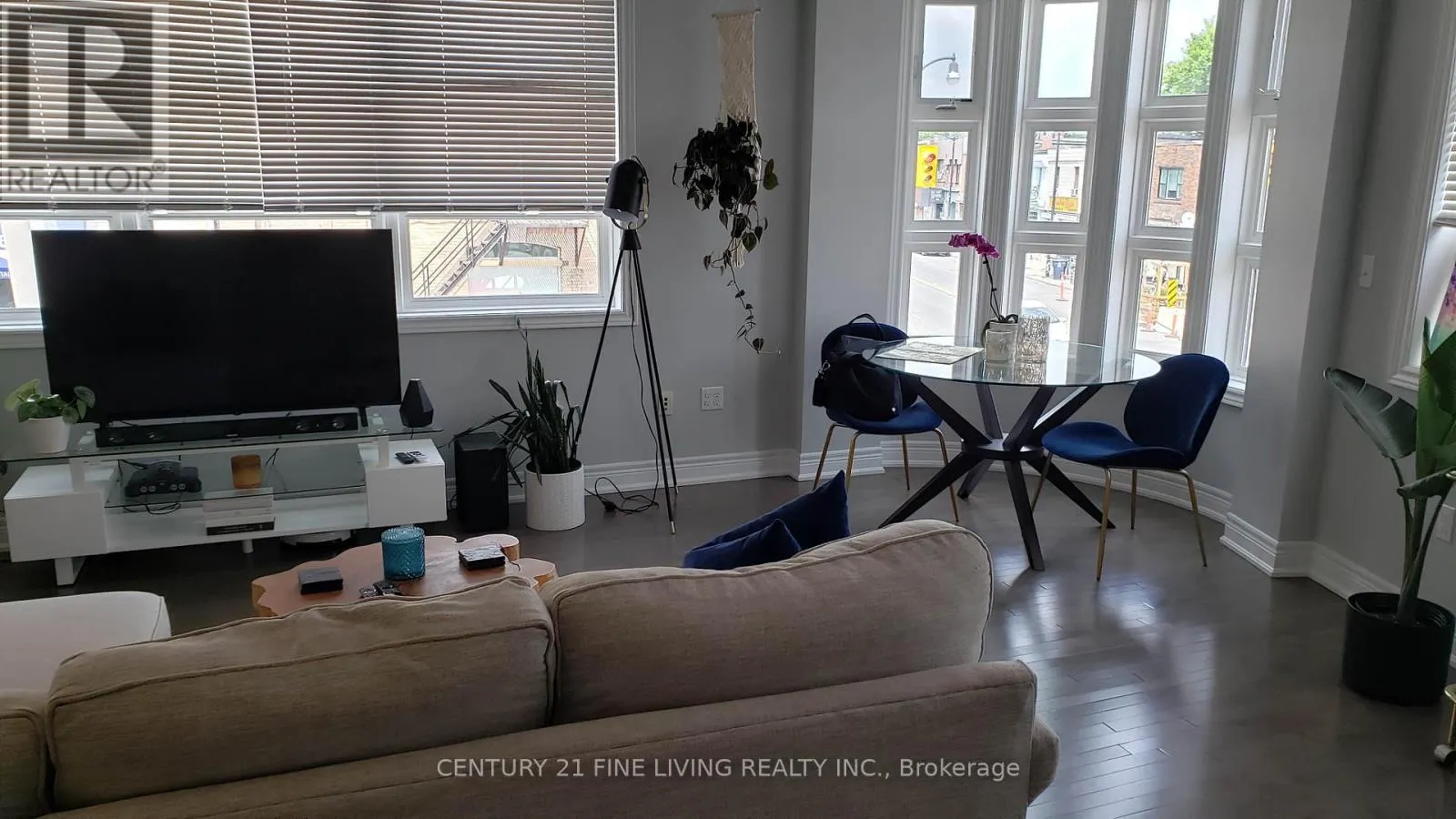 201 - 3077 DUNDAS STREET W