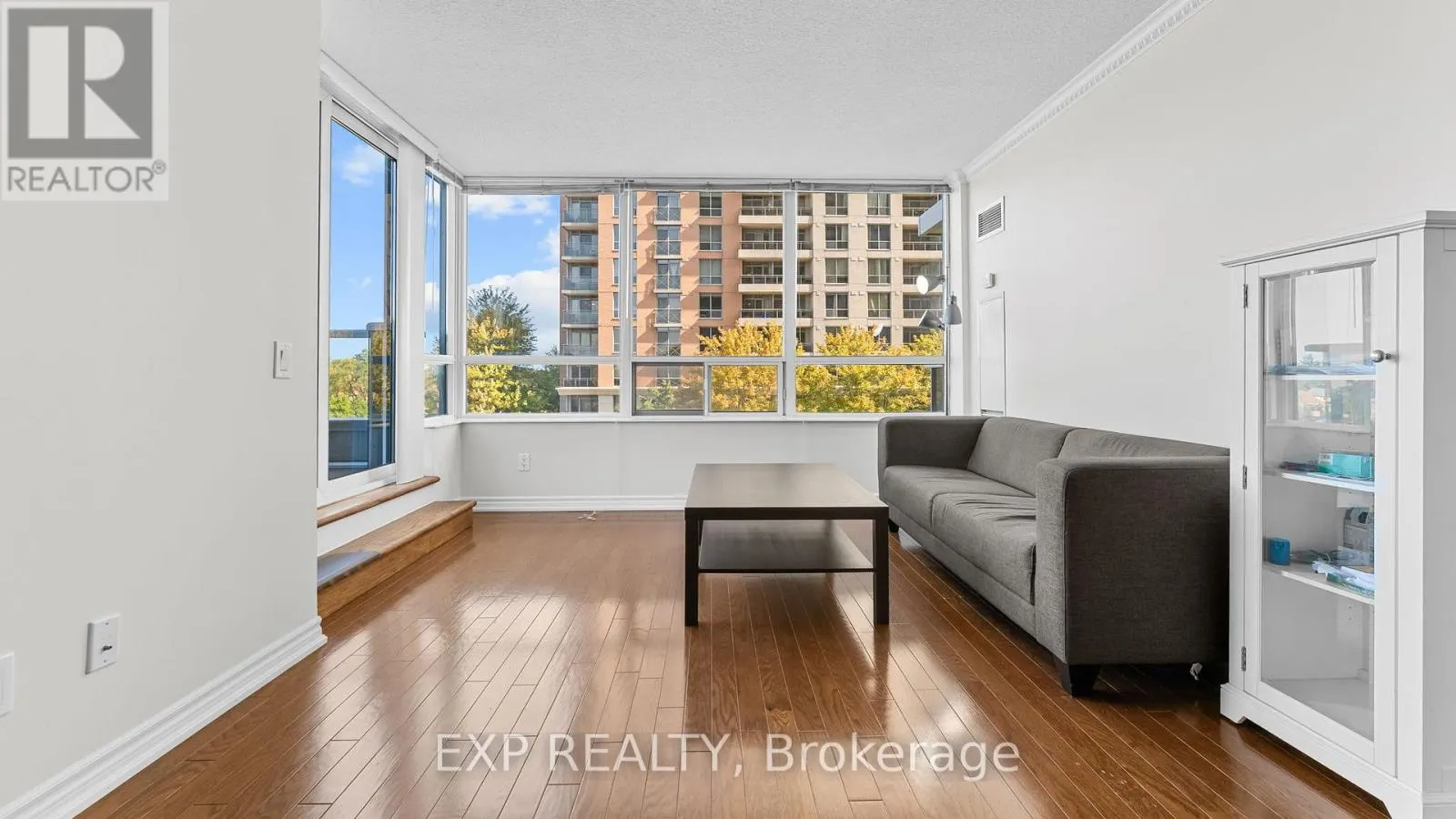 420 - 5233 DUNDAS STREET W