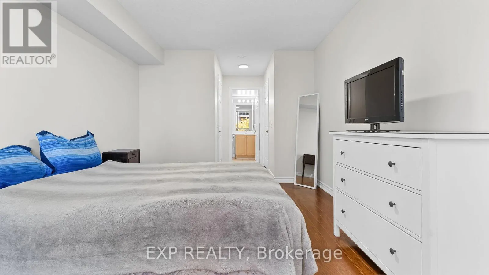 420 - 5233 DUNDAS STREET W