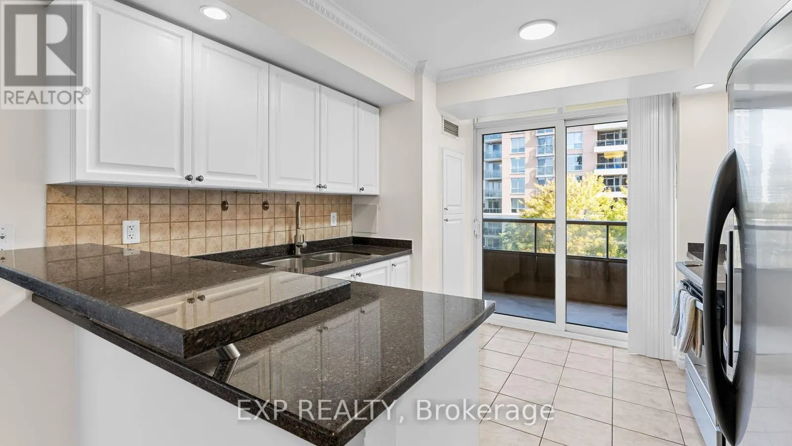 420 - 5233 DUNDAS STREET W