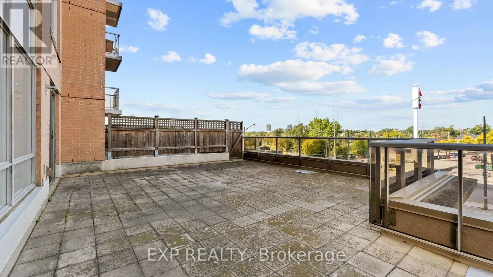 420 - 5233 DUNDAS STREET W