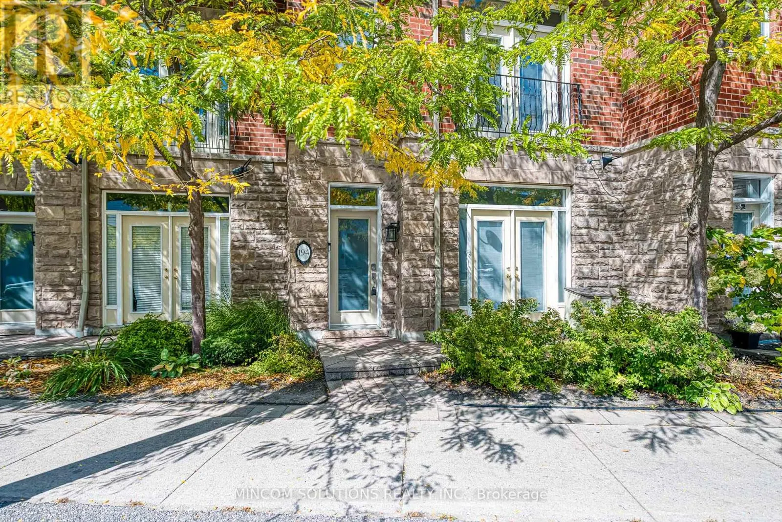 194 LAKESHORE ROAD W