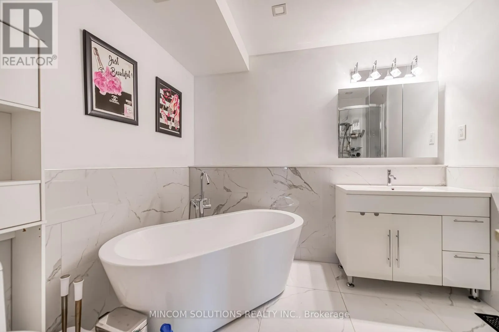 194 LAKESHORE ROAD W
