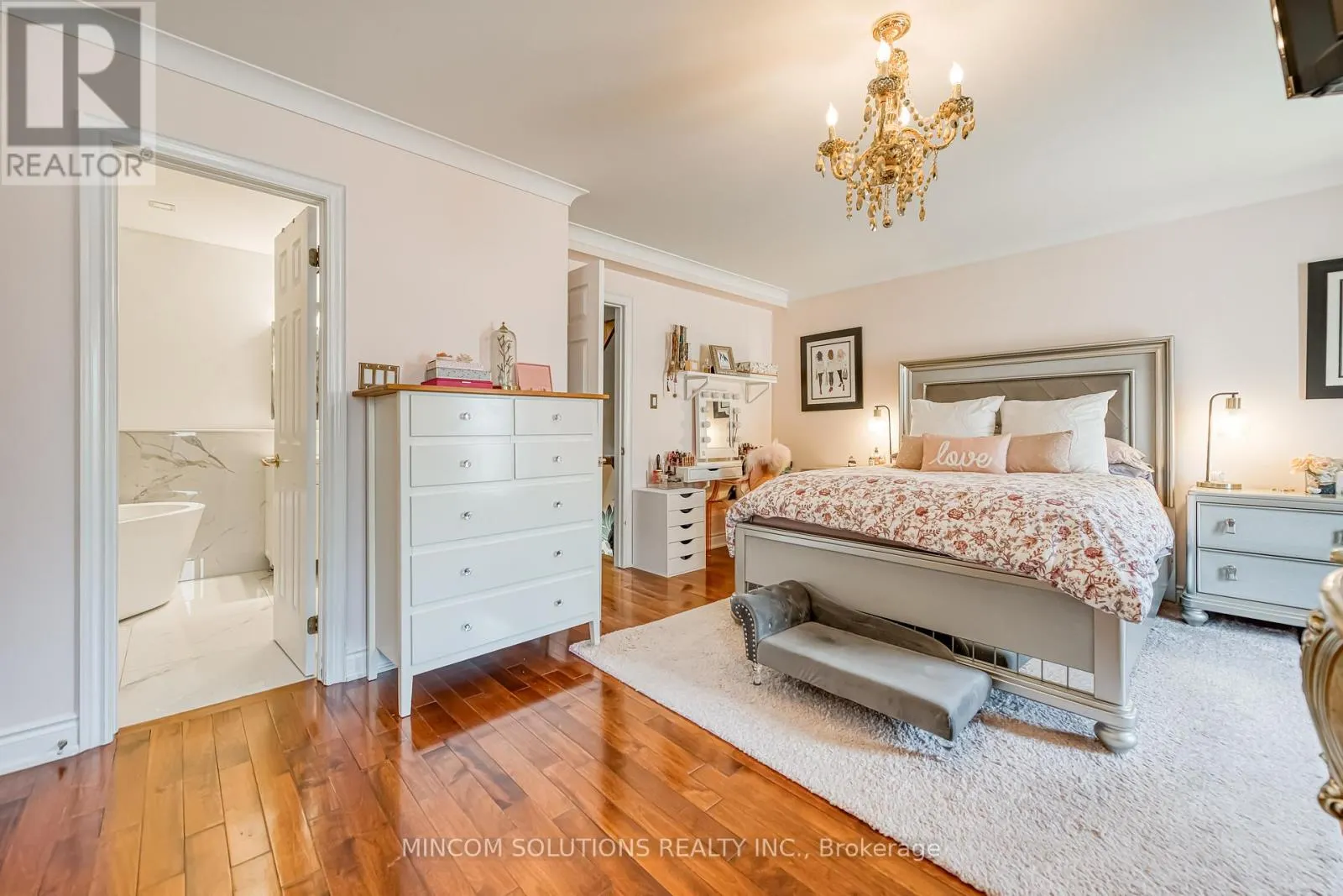 194 LAKESHORE ROAD W