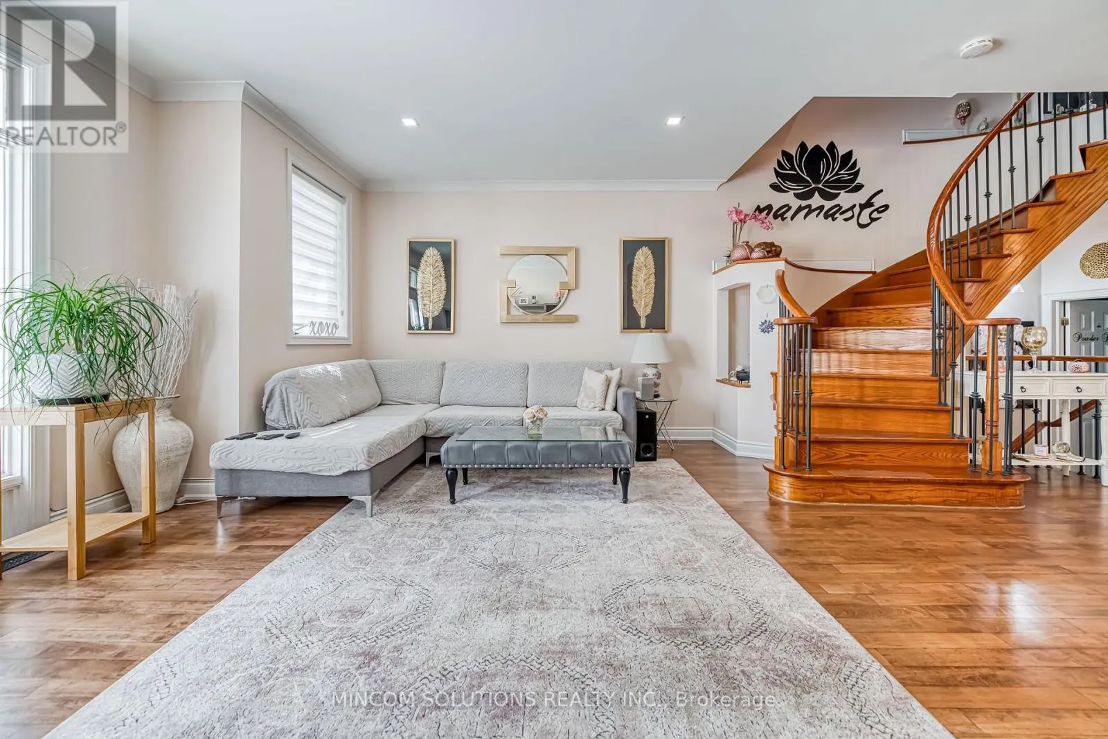 194 LAKESHORE ROAD W