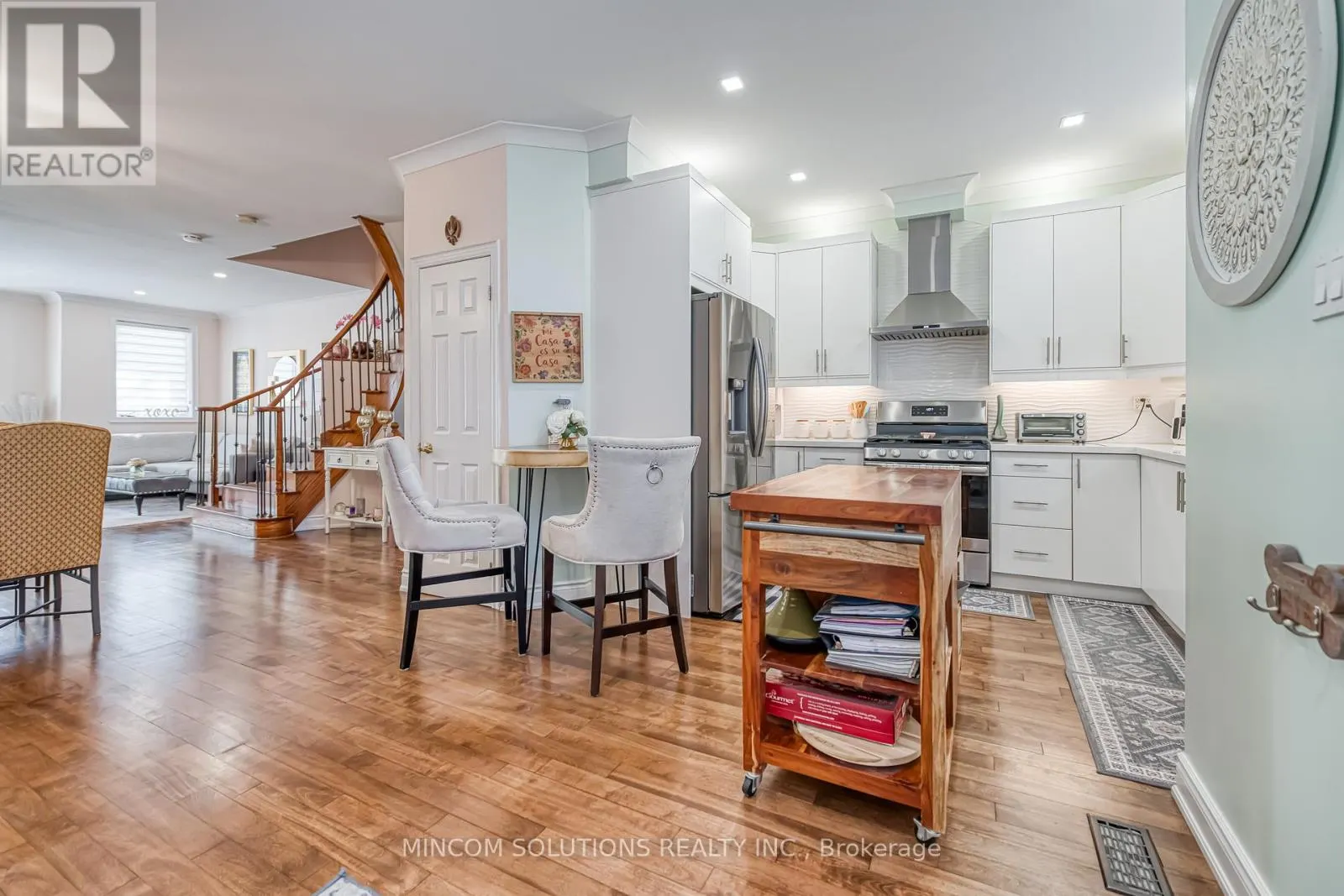 194 LAKESHORE ROAD W