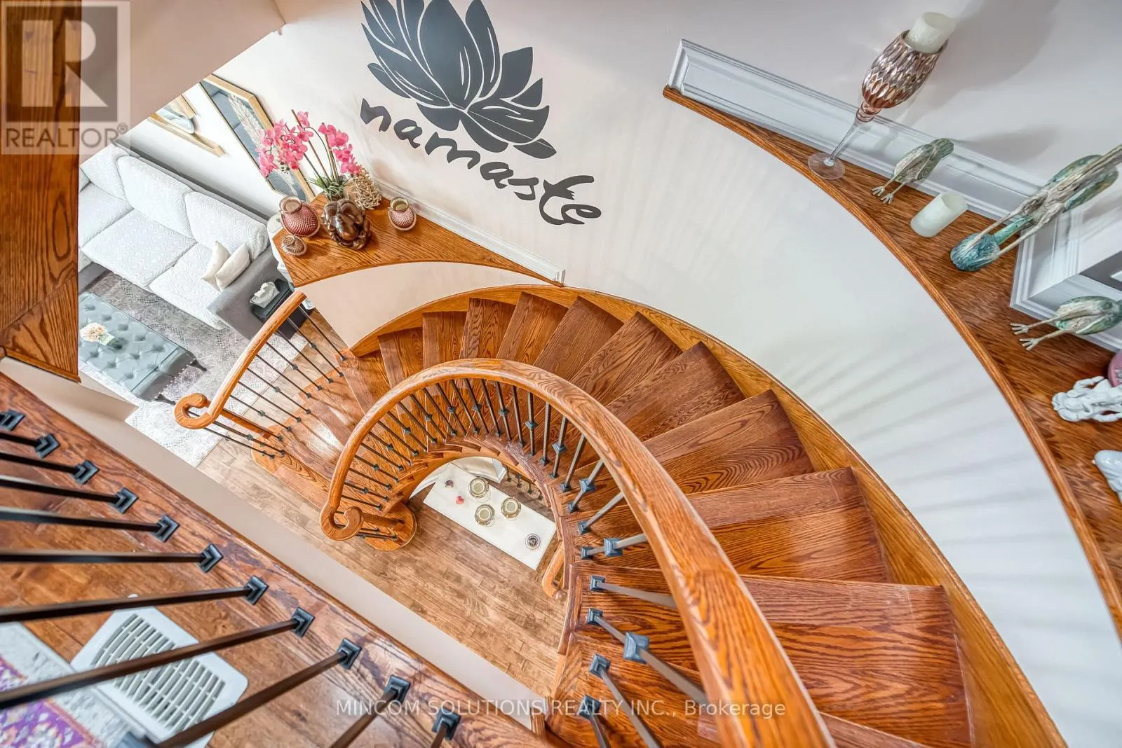 194 LAKESHORE ROAD W