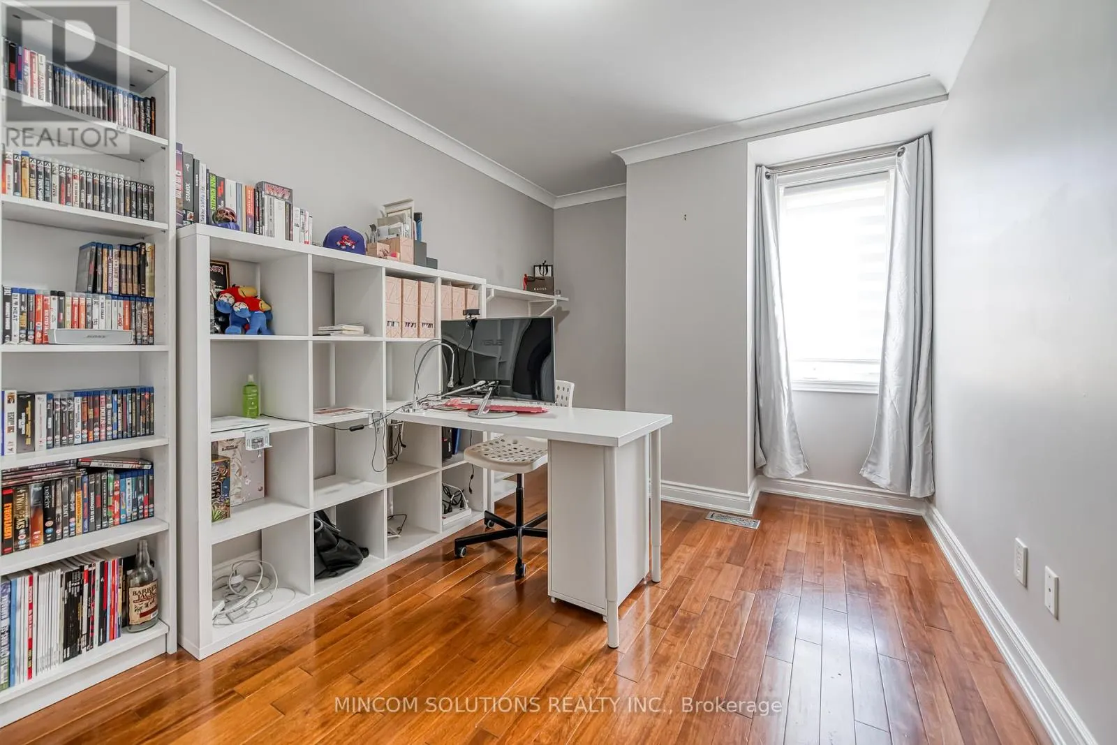 194 LAKESHORE ROAD W