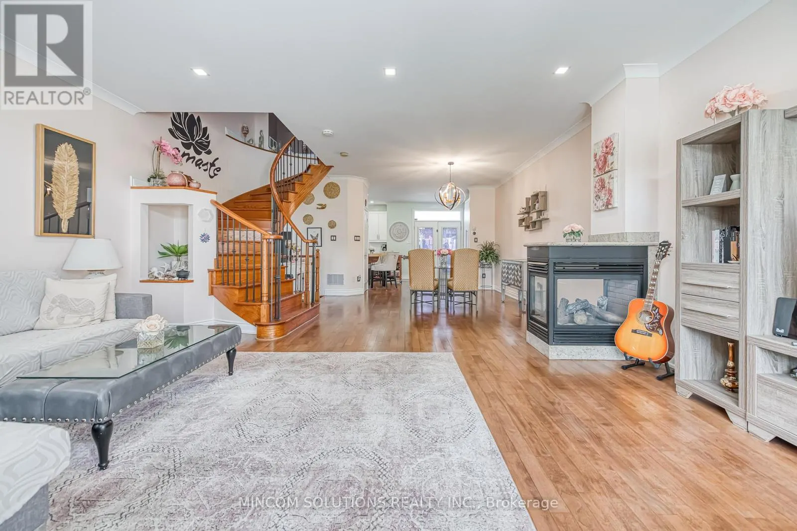 194 LAKESHORE ROAD W