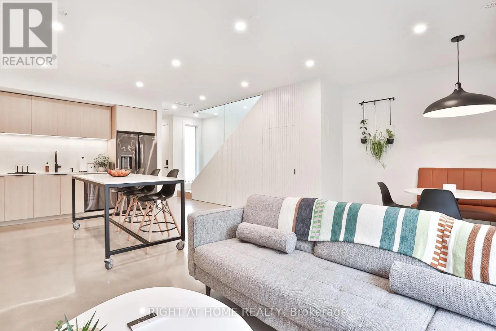 LANEWAY HOUSE - 28 SALEM AVENUE