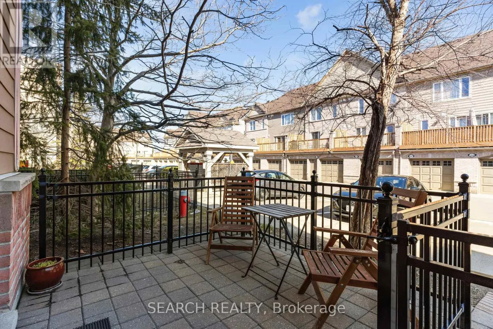 202 - 4975 SOUTHAMPTON DRIVE