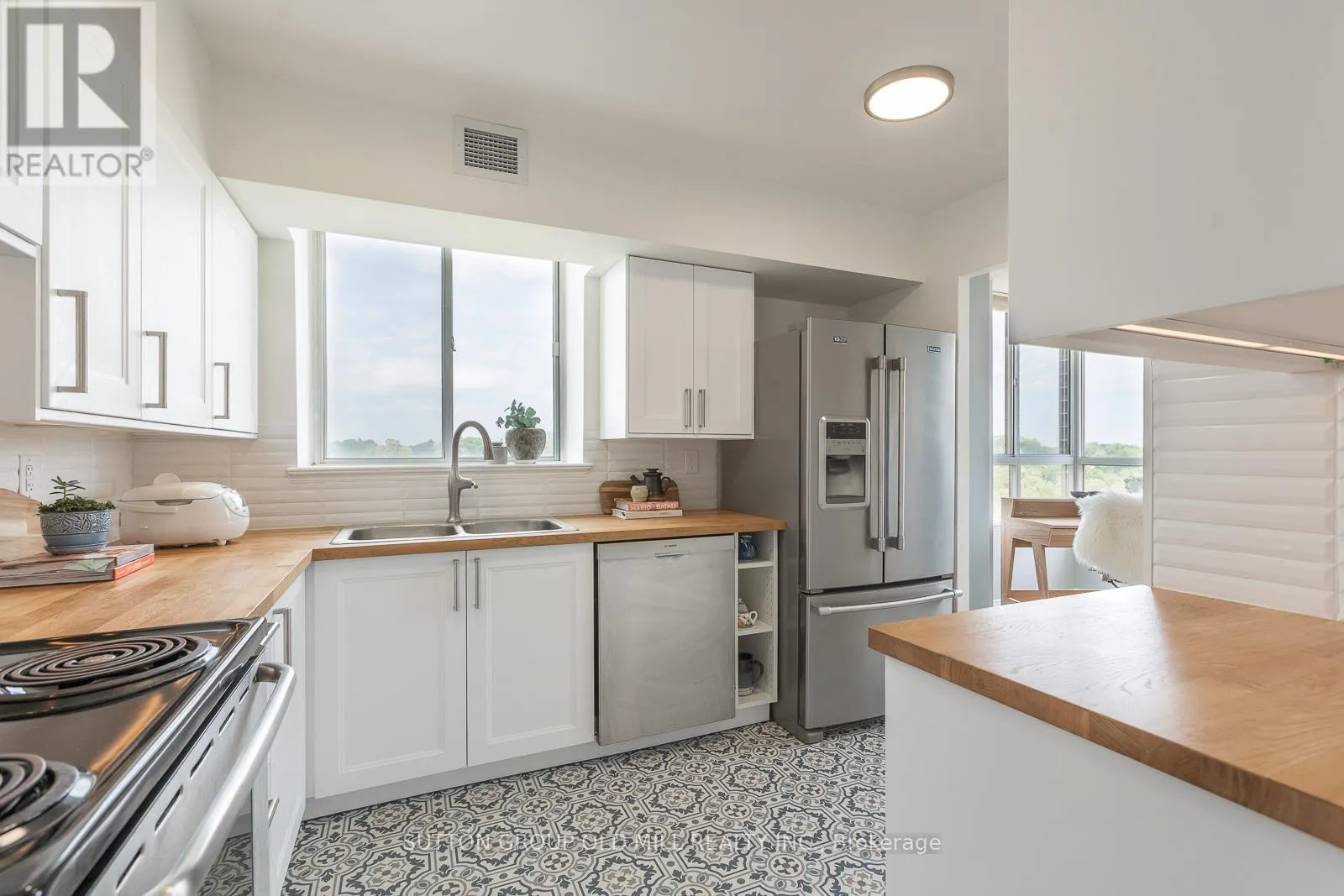 1014 - 1485 LAKESHORE ROAD E