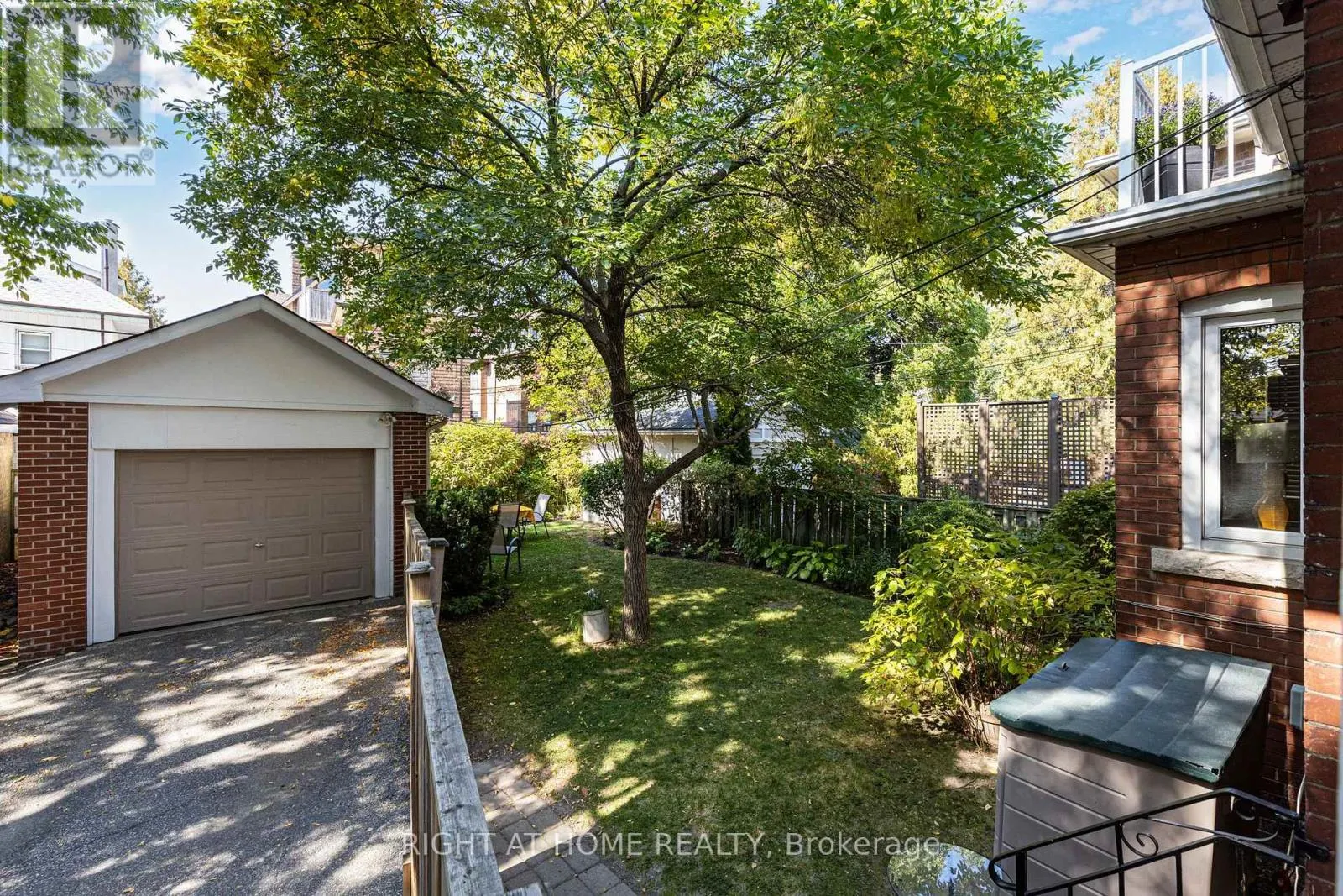 6 LAUDER AVENUE