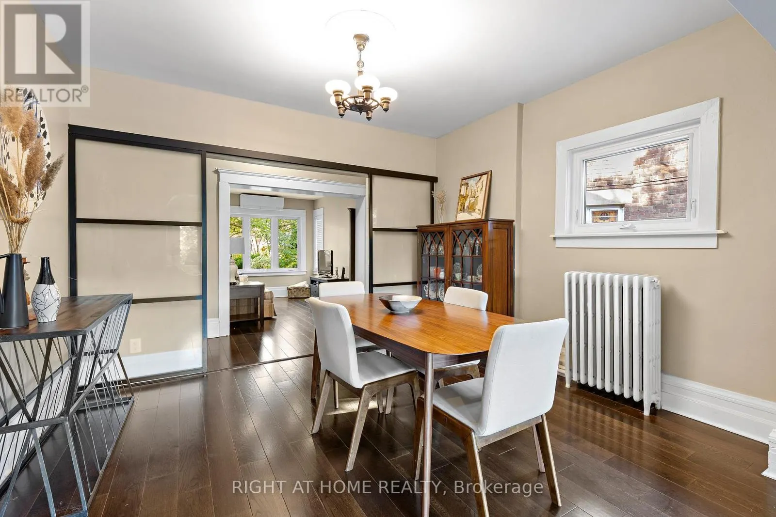 6 LAUDER AVENUE