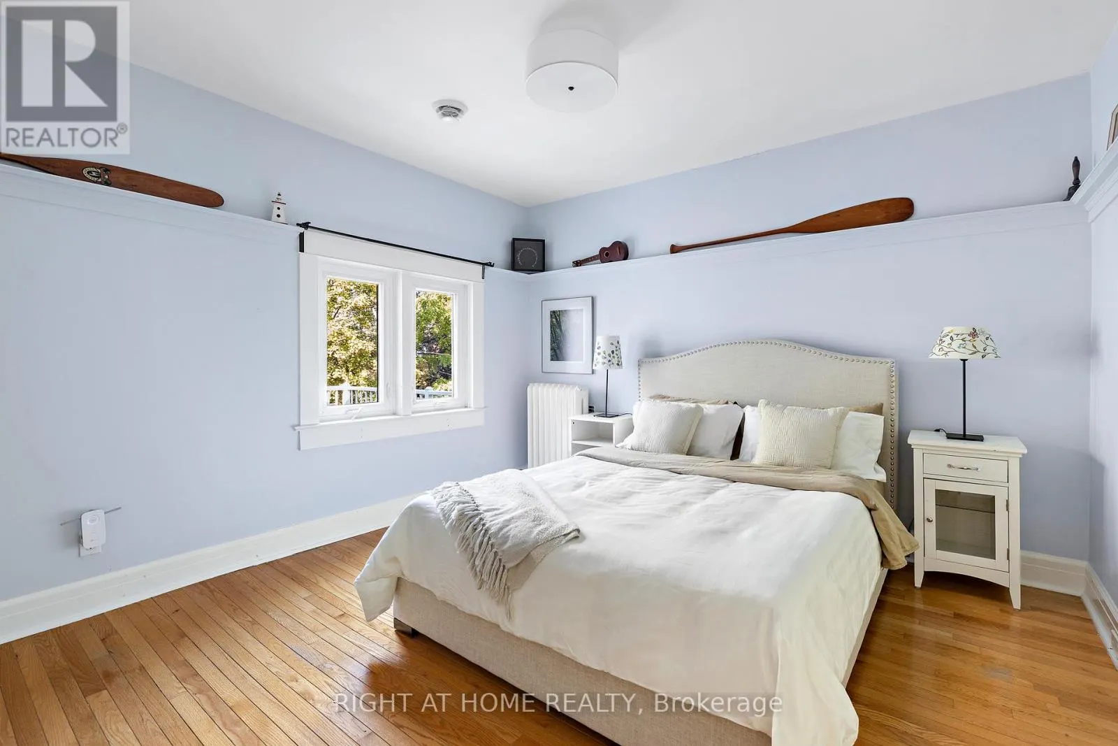 6 LAUDER AVENUE