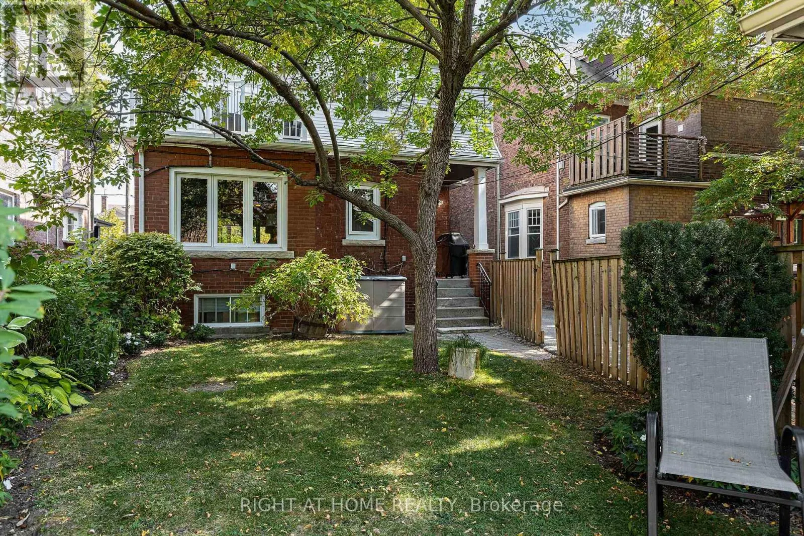 6 LAUDER AVENUE