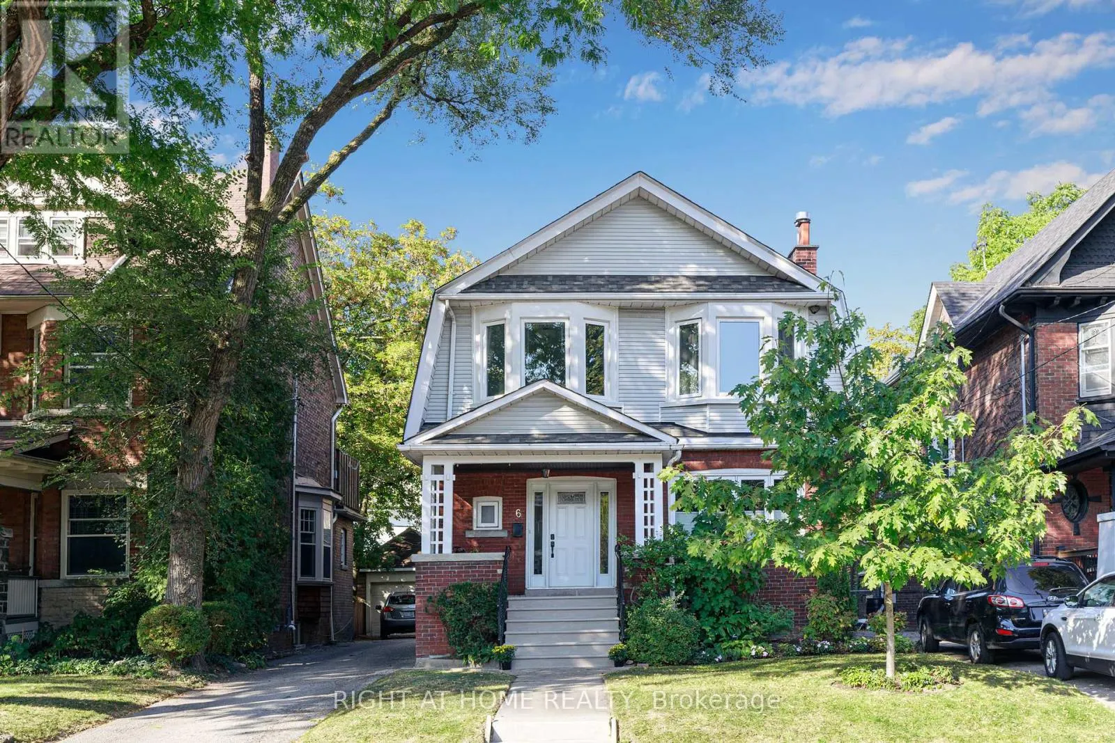 6 LAUDER AVENUE