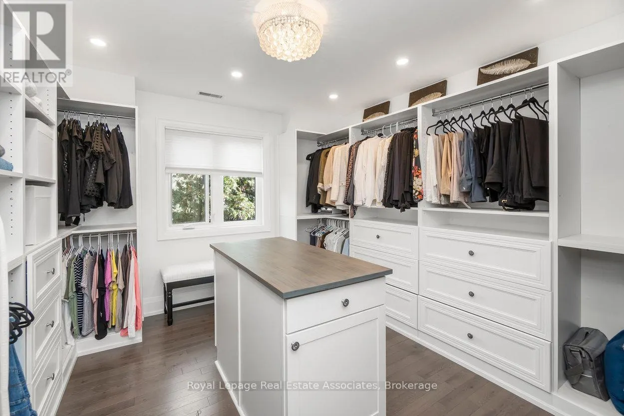 1285 MINEOLA GARDENS