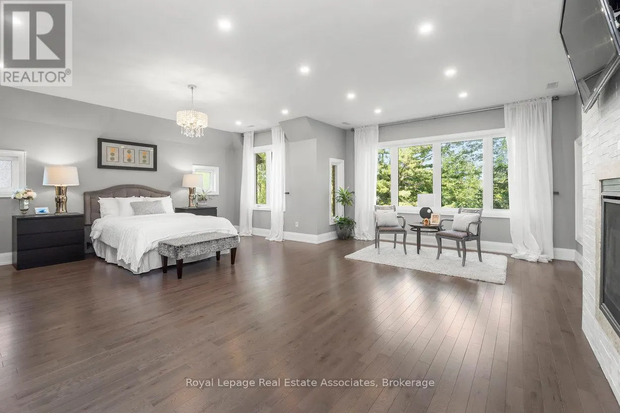 1285 MINEOLA GARDENS