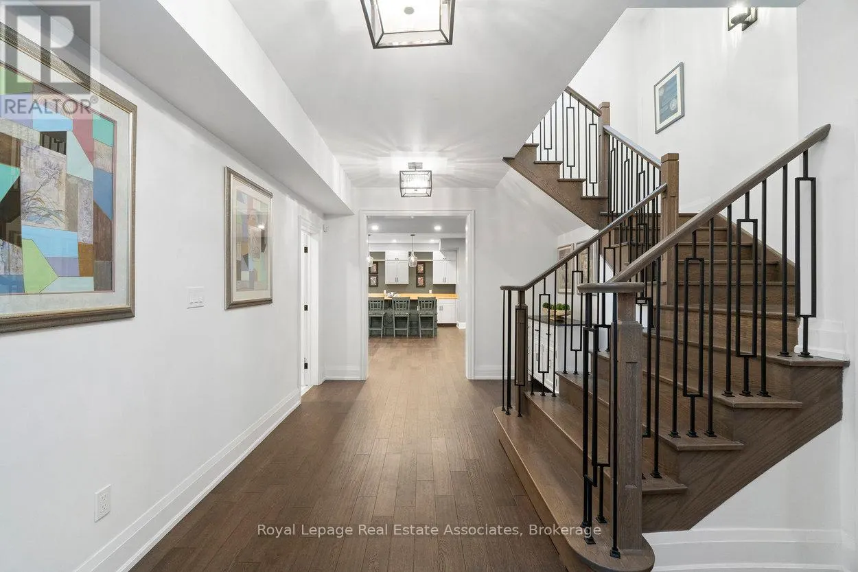 1285 MINEOLA GARDENS