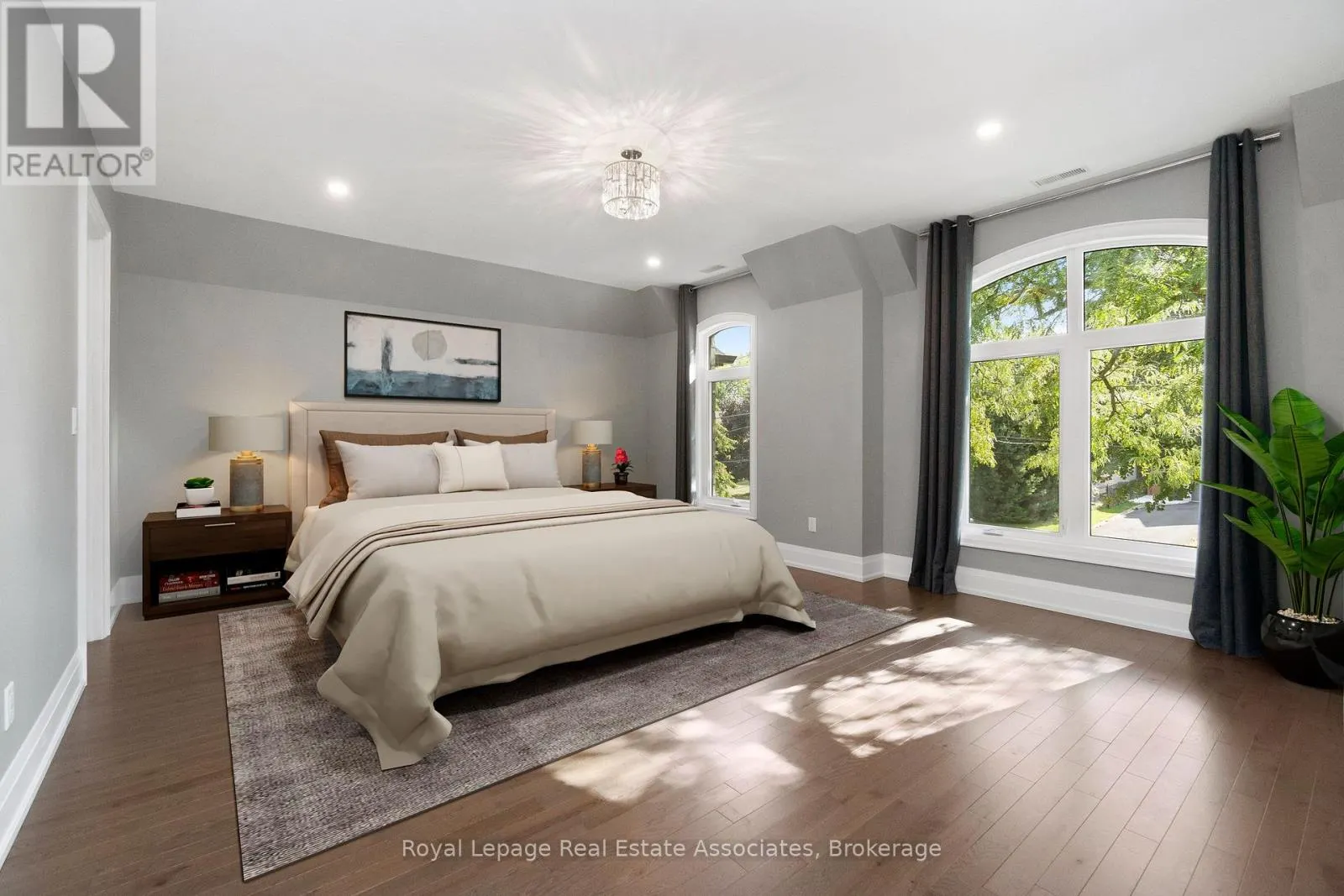 1285 MINEOLA GARDENS