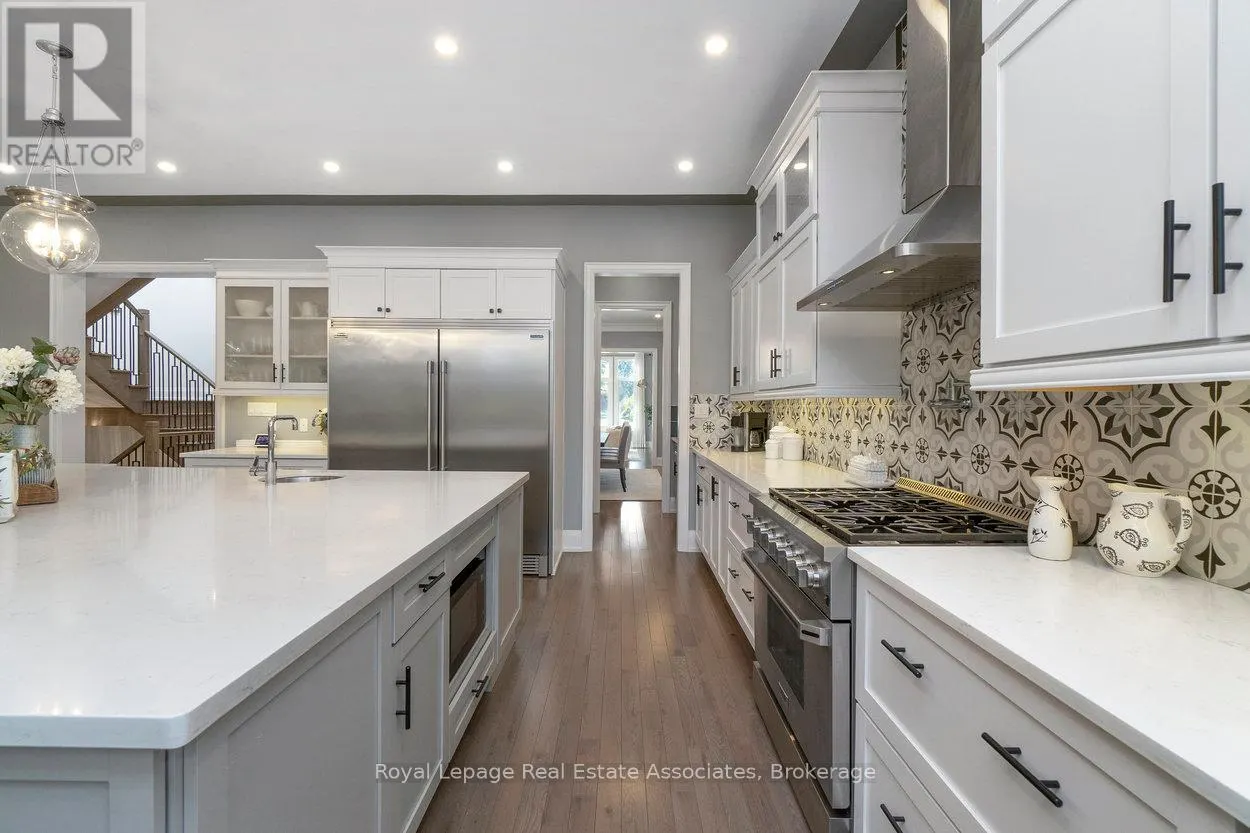 1285 MINEOLA GARDENS