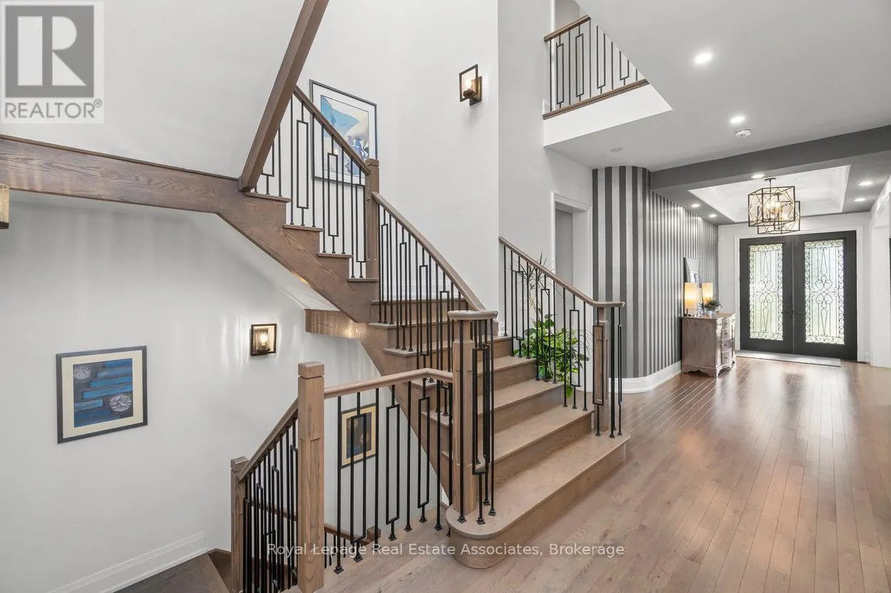 1285 MINEOLA GARDENS