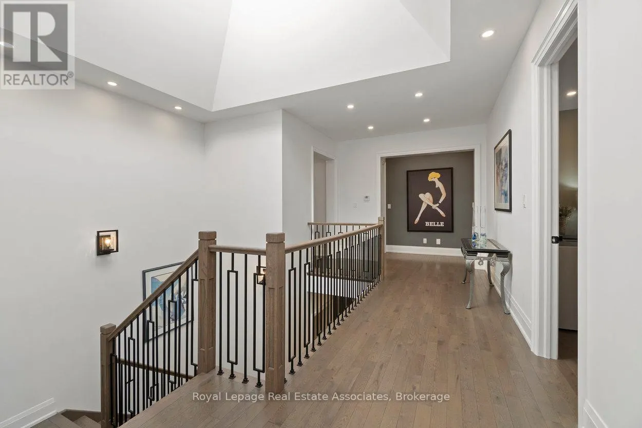 1285 MINEOLA GARDENS