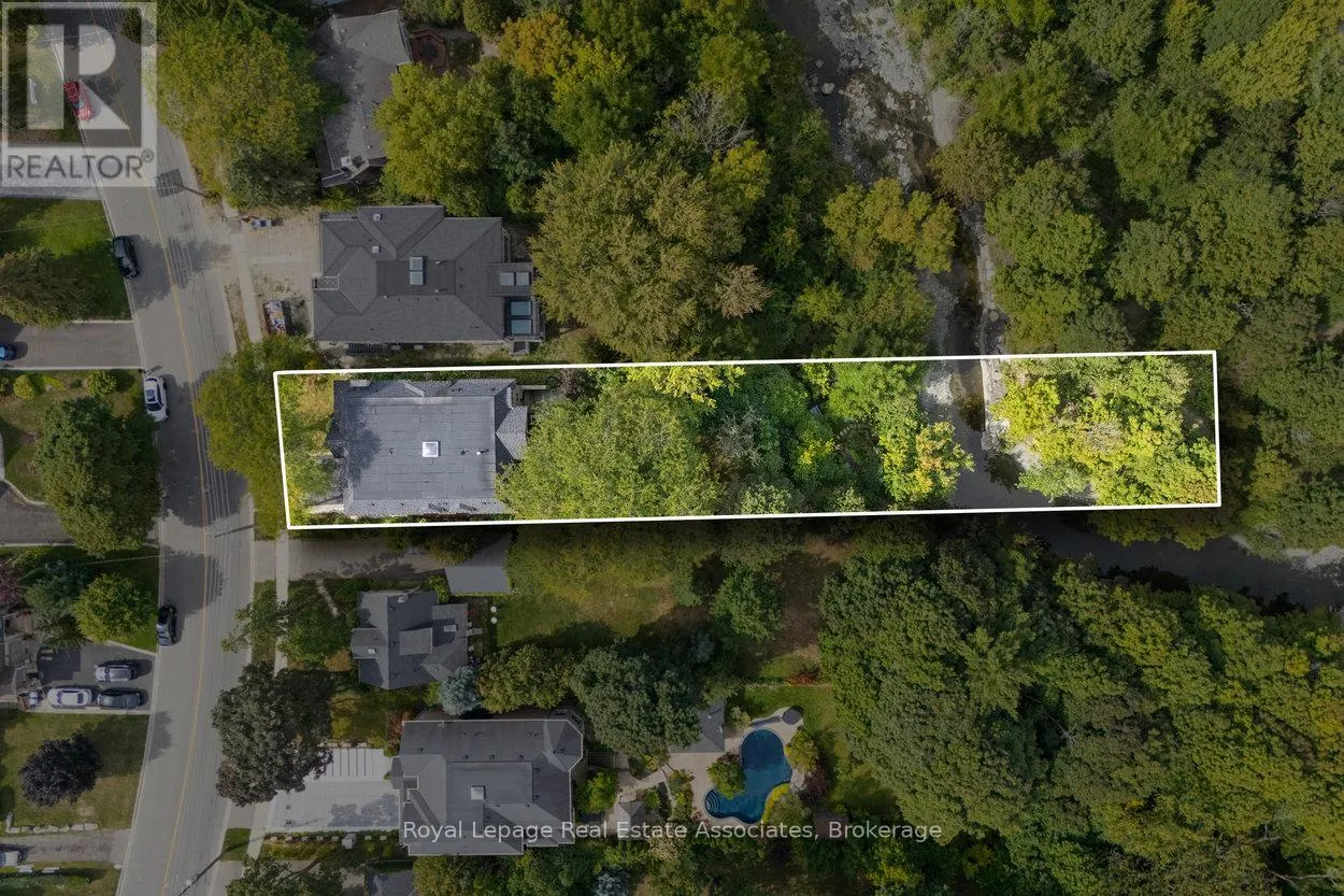 1285 MINEOLA GARDENS